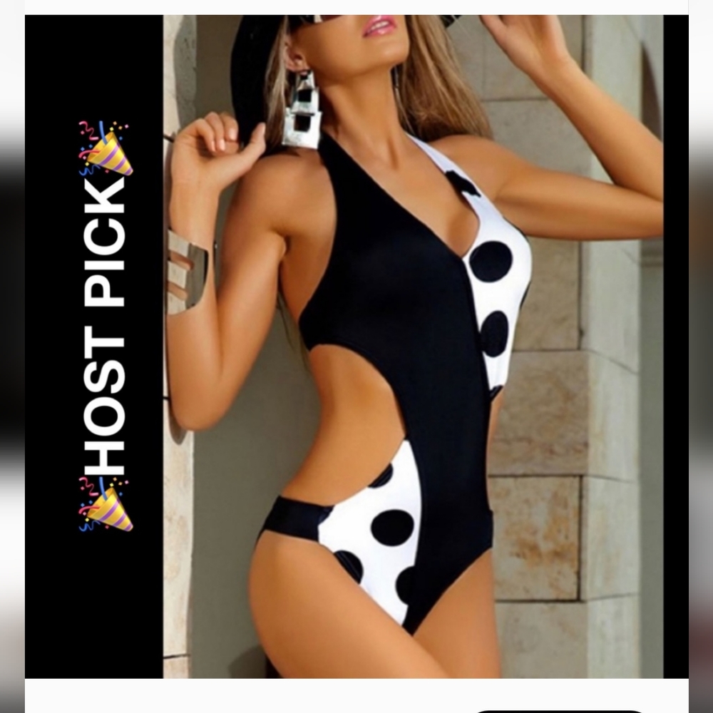 🎉HP🎉 BLACK AND WHITE SWIM SUIT